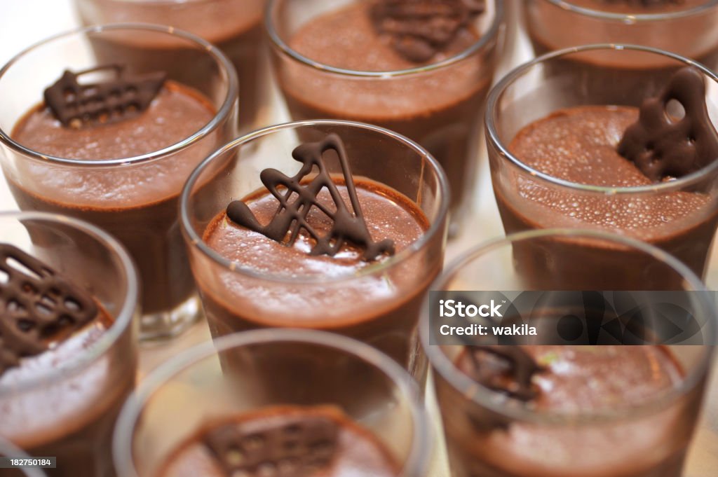 dessert au chocolat pour de nombreux clients - Photo de Aliment libre de droits