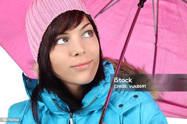 魅力的な若い女性傘 - 1人のストックフォトや画像を多数ご用意 - 1人, カラフル, スタジオ撮影