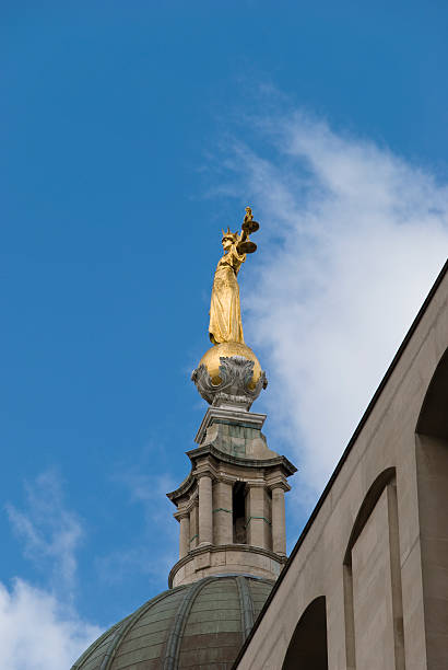 istock Lady Justice, the Old Bailey, London 182750572