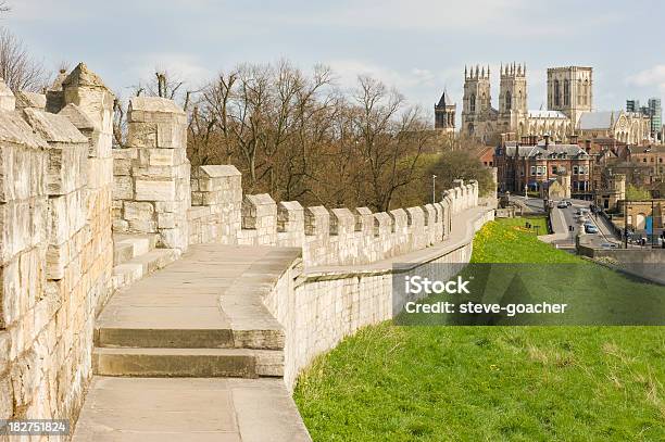 Photo libre de droit de Mur De Ville De York banque d'images et plus d'images libres de droit de York - Yorkshire - York - Yorkshire, Muraille, Mur d'enceinte