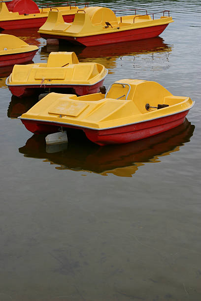 tretboote - pedal boat stock-fotos und bilder