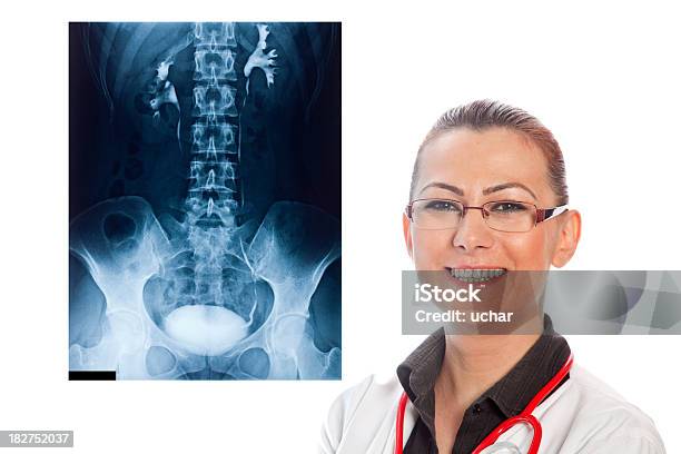 Consulta De Radiología Foto de stock y más banco de imágenes de Adulto - Adulto, Alegre, Anatomía