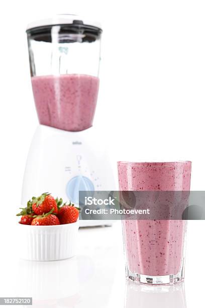 Foto de Smoothie De Morango e mais fotos de stock de Smoothie - Smoothie, Liquidificador, Figura para recortar