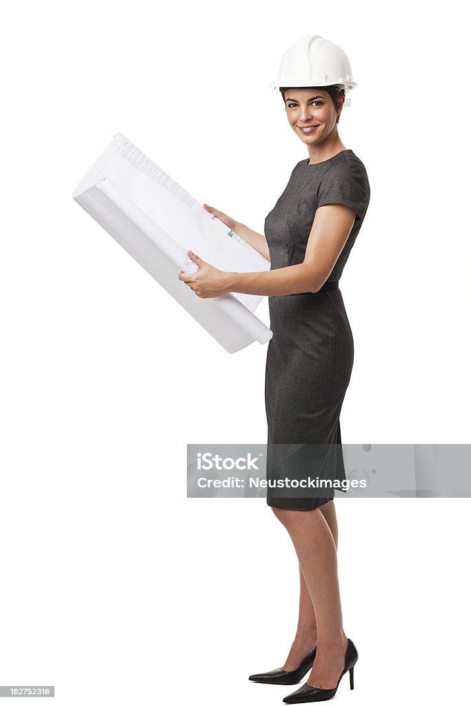 Деловая женщина держит планы строительства изолированные на белом - Стоковые фото Архитекторша роялти-фри