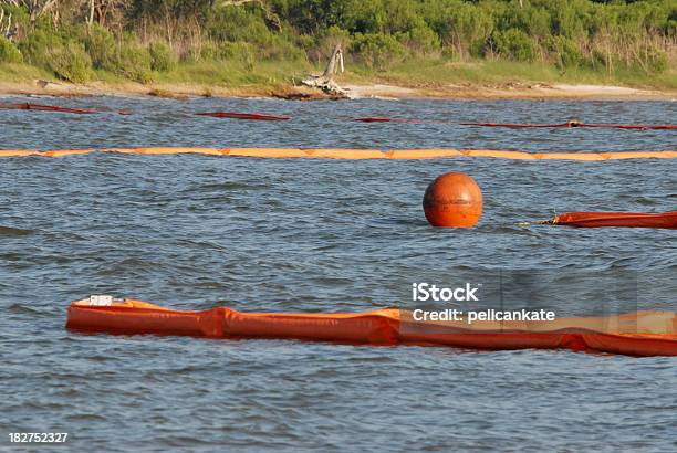De Óleo Boom - Fotografias de stock e mais imagens de Alabama - Alabama, Baía, Boia - Equipamento de Desporto Aquático
