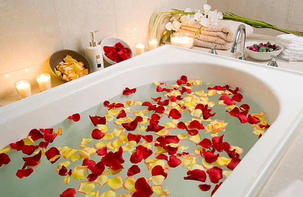 Spa Treatment Bathtub With Floating Rose Petals Stock Photo - Download  Image Now - Bathtub, Flower, Candle - iStock