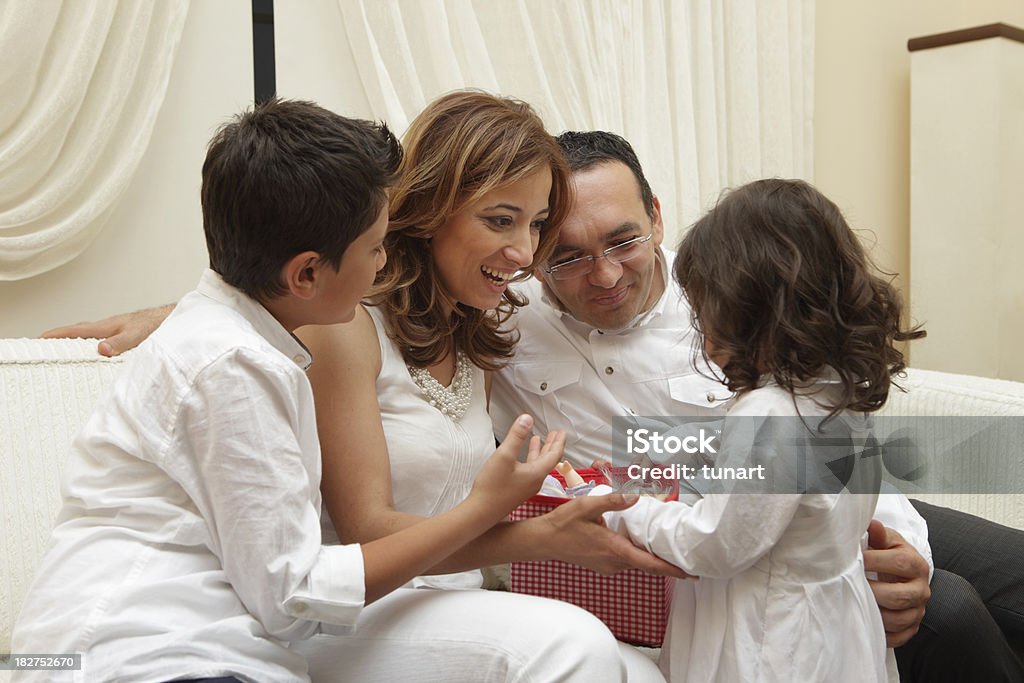 Счастливая семья - Стоковые фото Белый роялти-фри