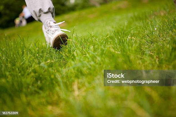 A Pasos Foto de stock y más banco de imágenes de Actividad - Actividad, Actividad física, Actividades recreativas