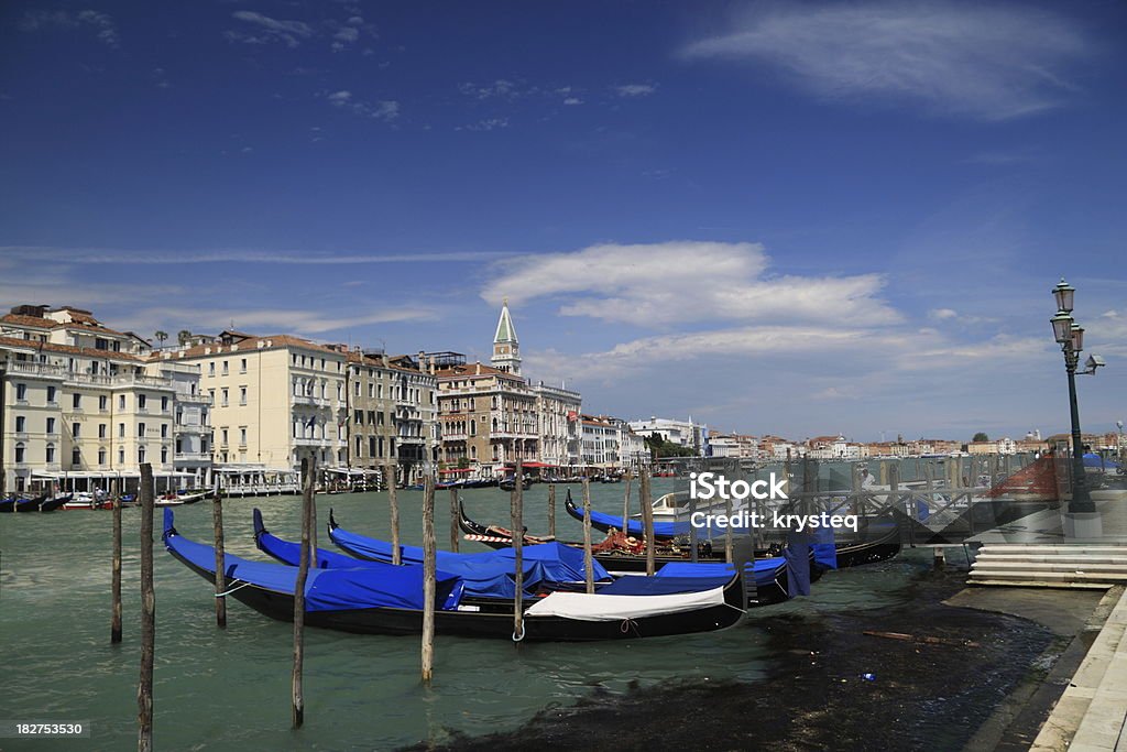 Gondolami w Wenecji - Zbiór zdjęć royalty-free (Bez ludzi)