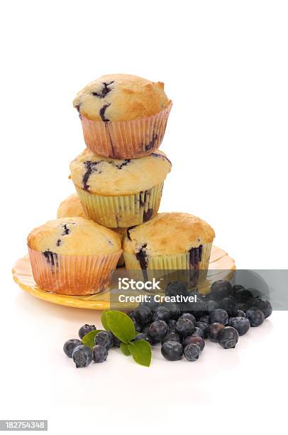 Photo libre de droit de Muffins Aux Bleuets banque d'images et plus d'images libres de droit de Aliment - Aliment, Aliments et boissons, Cuisson au four