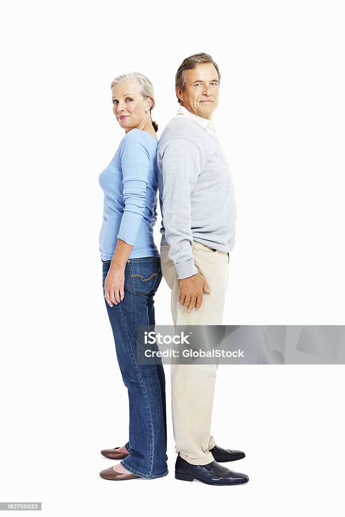 Pareja de ancianos con base de pie juntos sobre blanco - Foto de stock de Espalda con espalda libre de derechos