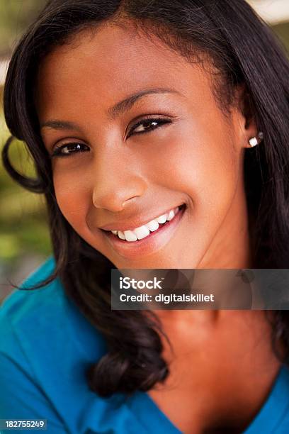 Cute African American Nastolatka - zdjęcia stockowe i więcej obrazów Adolescencja - Adolescencja, Afroamerykanin, Afrykanin