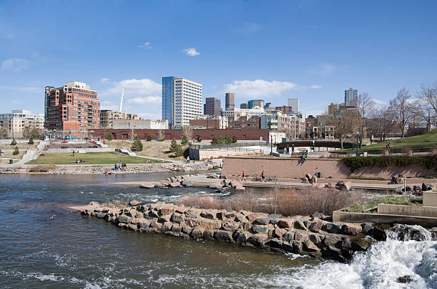 rio platte na cidade de denver - platte river - fotografias e filmes do acervo