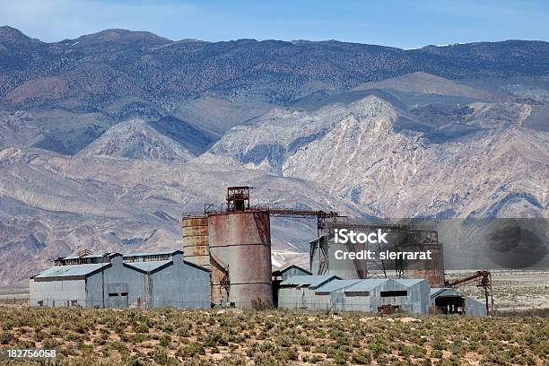 Abandonado Planta De Processamento De Gás - Fotografias de stock e mais imagens de 1920-1929 - 1920-1929, Abandonado, Antiguidade