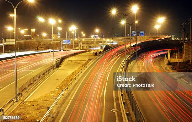 Транспорт И Taffic — стоковые фотографии и другие картинки Автострада - Автострада, Архитектура, Без людей