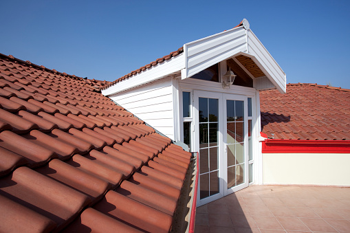 The door and the balcony. Exterior image