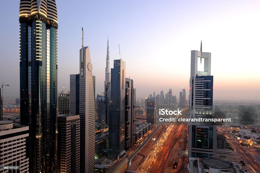 Dubaj w nocy - Zbiór zdjęć royalty-free (Sheikh Zayed Road)