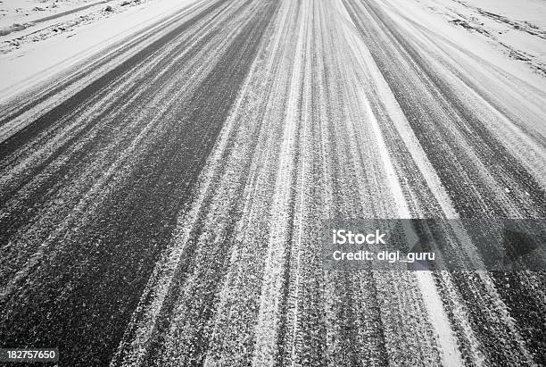 Neve Road - Fotografie stock e altre immagini di Asfalto - Asfalto, Astratto, Autostrada
