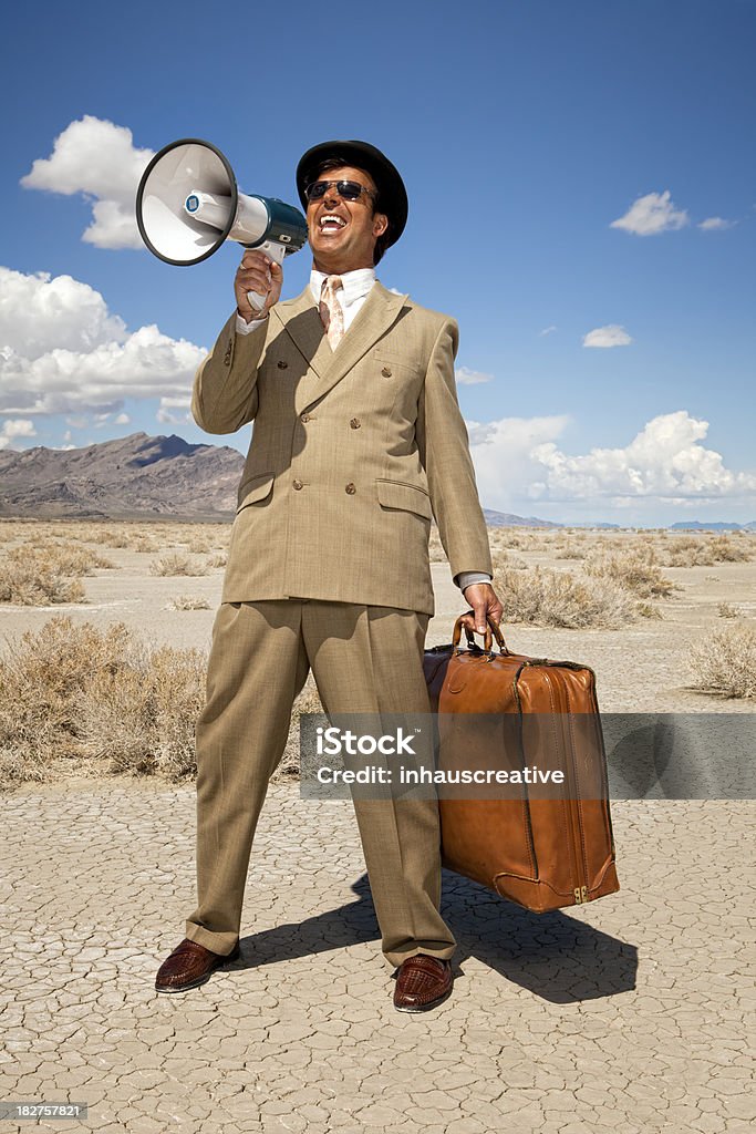 Venditore nel deserto - Foto stock royalty-free di Megafono