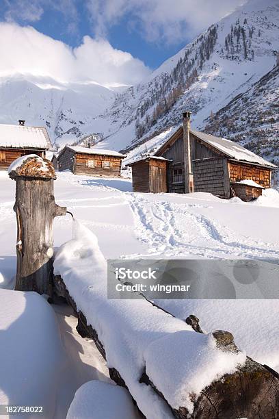 Verlassenen Hütte In Tirol Österreich Stockfoto und mehr Bilder von Hütte - Hütte, Winter, Österreich