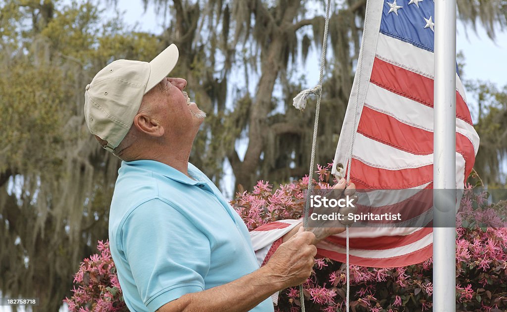 Sênior com bandeira americana - Foto de stock de Terceira idade royalty-free