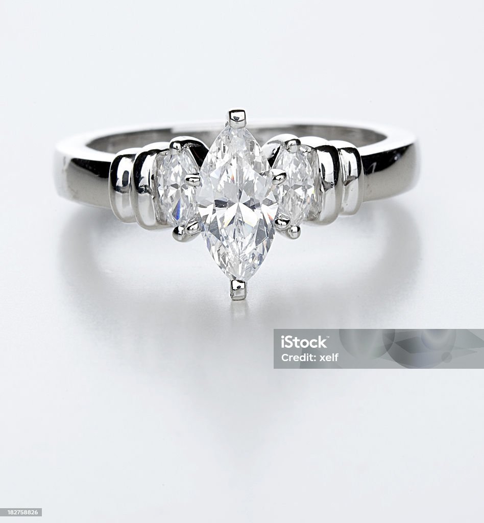 ダイヤモンドの指輪 - カットアウトのロイヤリティフリーストックフォト