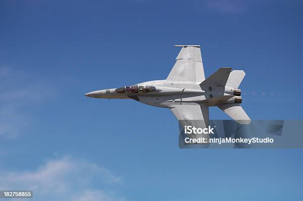 F 18 Avião A Jato - Fotografias de stock e mais imagens de Advanced Tactical Fighter - Advanced Tactical Fighter, Avião, Avião Militar