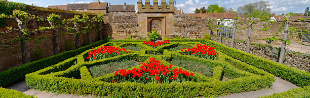 zamek w kenilworth - gate palace english culture formal garden zdjęcia i obrazy z banku zdjęć