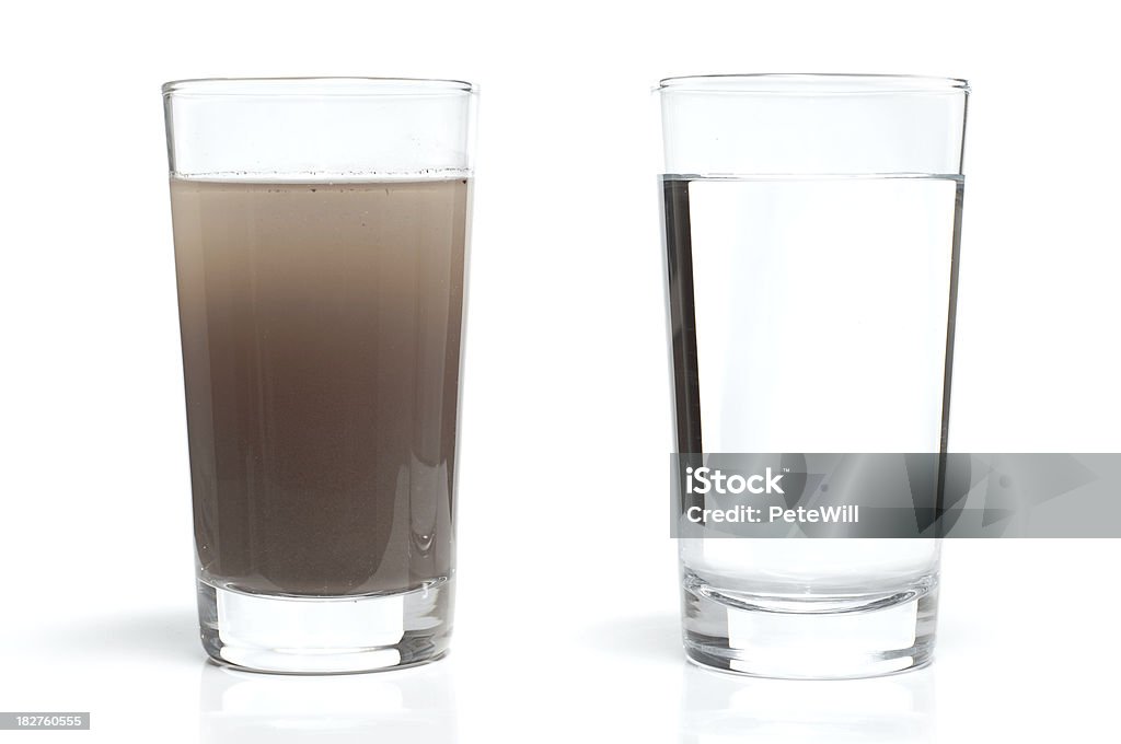 Грязный и чистые воды в очки - Стоковые фото Вода роялти-фри