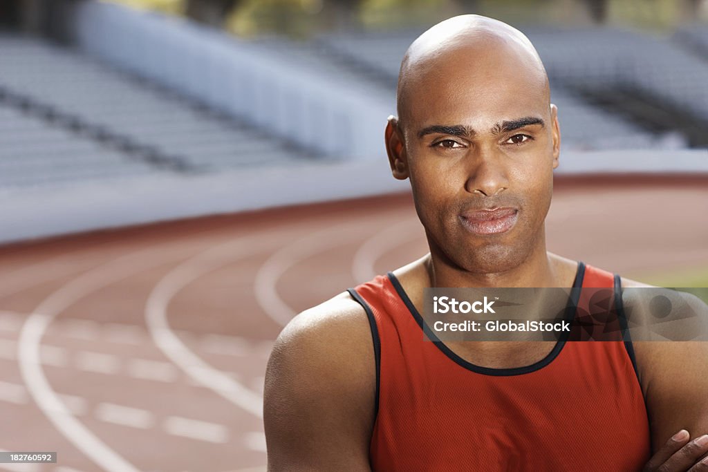 Ritratto di un atleta afroamericano di età media - Foto stock royalty-free di Atleta di atletica leggera