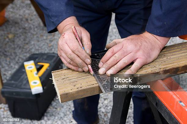 Legno Fai Da Temarking - Fotografie stock e altre immagini di Adulto - Adulto, Ambientazione esterna, Ampliamento di una casa