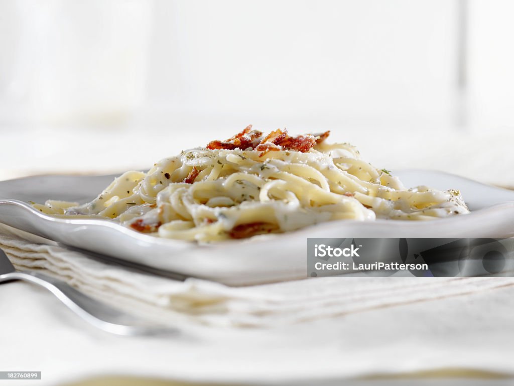 Linguini Carbonara em Molho de creme de Alho - Royalty-free Alho Foto de stock