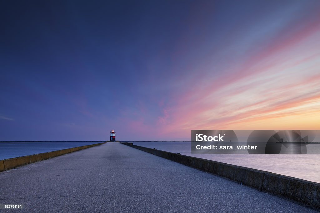 Pôr do sol sobre o mar entrada no porto de IJmuiden, Países Baixos - Royalty-free Alto-Contraste Foto de stock