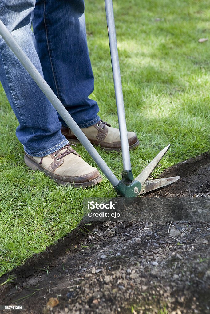 Gardener 잘라내지 잔디 가장자리, 가위 - 로열티 프리 가정 생활 스톡 사진