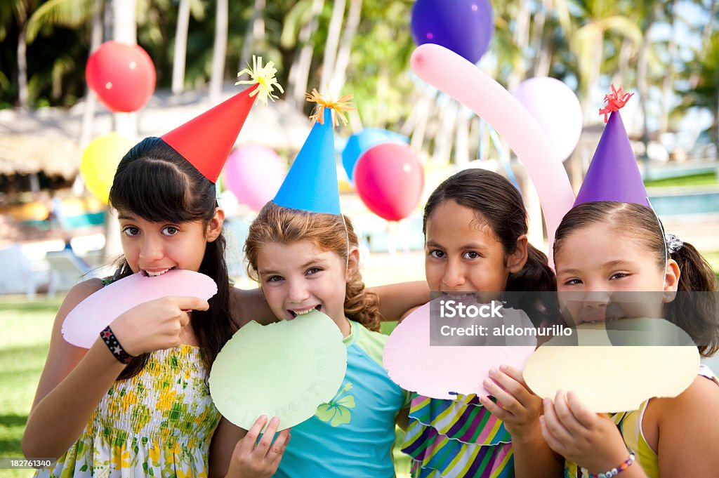 Alegre crianças desfrutando a festa de aniversário - Foto de stock de Alegria royalty-free