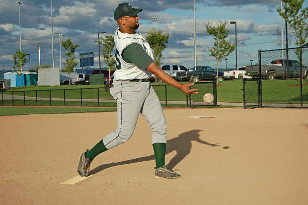 スロウピッチソフトボールリリース - baseball spring training baseballs sports glove ストックフォトと画像