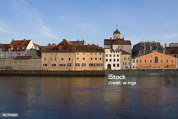 Regensburg Wieczorem - zdjęcia stockowe i więcej obrazów Brzeg rzeki - Brzeg rzeki, Budynek z zewnątrz, Europa - Lokalizacja geograficzna