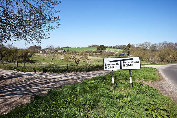 Country road in West Sussex, England  petersfield stock pictures, royalty-free photos & images