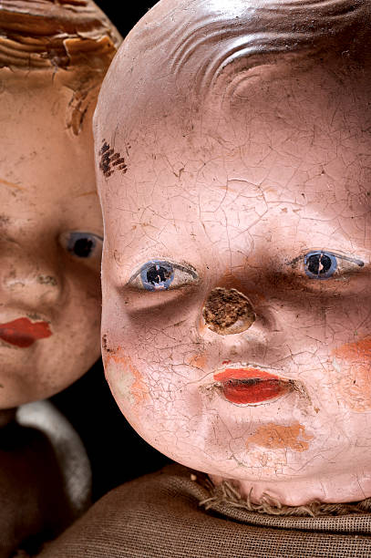 istock Antique Dolls Close Up 182762254