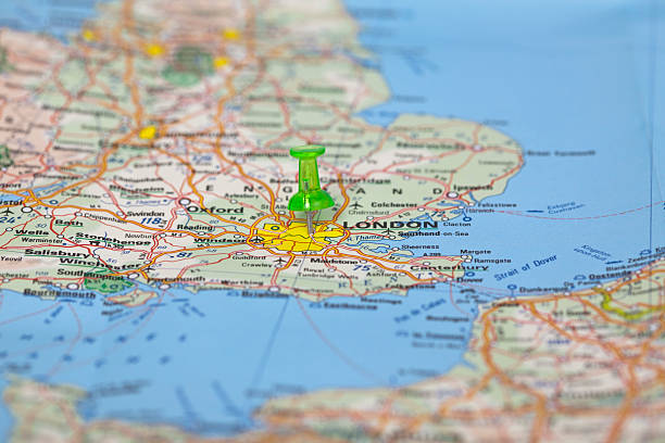istock Push pin marking London on a map - selective focus. 182762510