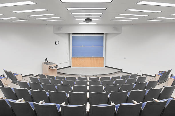layout de sala de aula - lecture hall auditorium university empty - fotografias e filmes do acervo