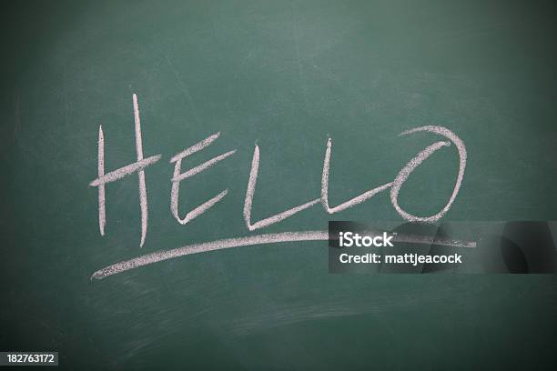 Привет Письменного На Доски — стоковая векторная графика и другие изображения на тему Hello - английское слово - Hello - английское слово, Мел, Абстрактный