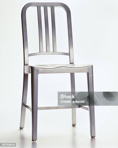 アルミネイビーの椅子 - 椅子のストックフォトや画像を多数ご用意 - 椅子, 金属, アルミニウム