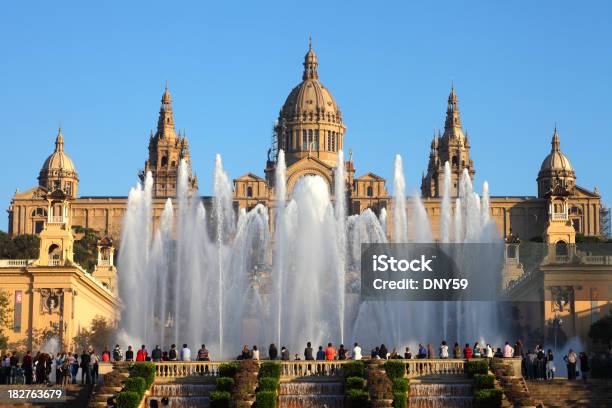 Palácio Nacional - Fotografias de stock e mais imagens de Barcelona - Espanha - Barcelona - Espanha, Fonte, Montjuïc