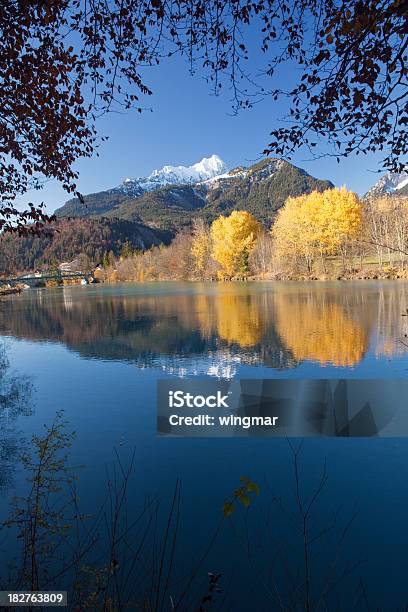 Herbst Im River Lech In Tirol Austria Stockfoto und mehr Bilder von Baum - Baum, Blatt - Pflanzenbestandteile, Blau