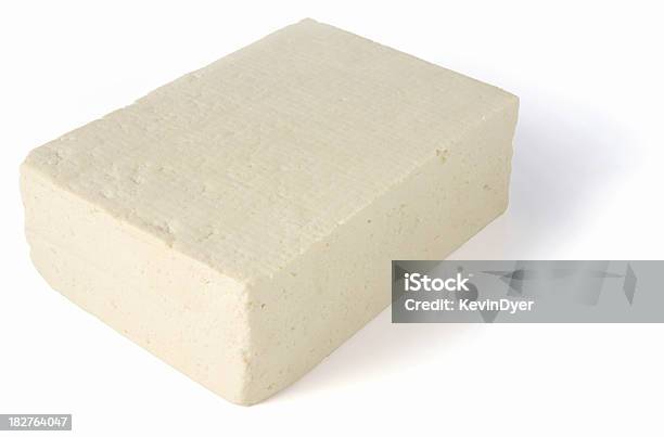 Blocco Di Tofu Isolato Su Bianco - Fotografie stock e altre immagini di A forma di blocco - A forma di blocco, Tofu, Alimentazione sana