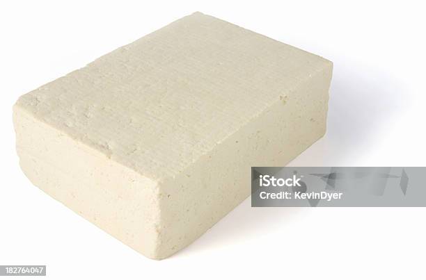 Bloco De Tofu Isolado A Branco - Fotografias de stock e mais imagens de Bloco - Bloco, Tofu, Alimentação Saudável