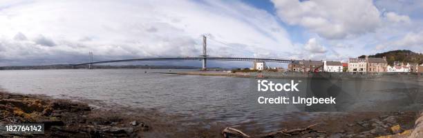 Ponte Stradale Sul Firth Of Forth A Edimburgo Scozia - Fotografie stock e altre immagini di Acciaio