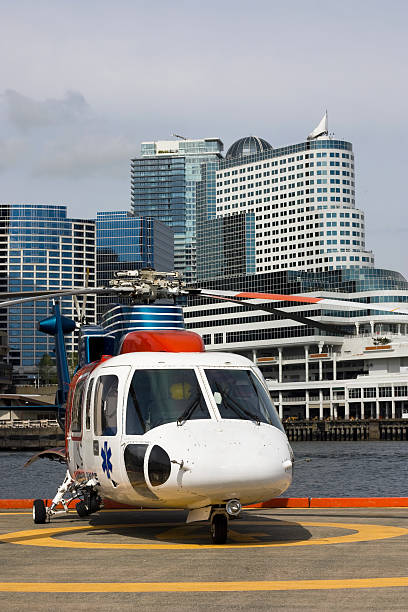 ambulância em pé ao ar livre em um mar lado heliporto - pan pacific hotel imagens e fotografias de stock