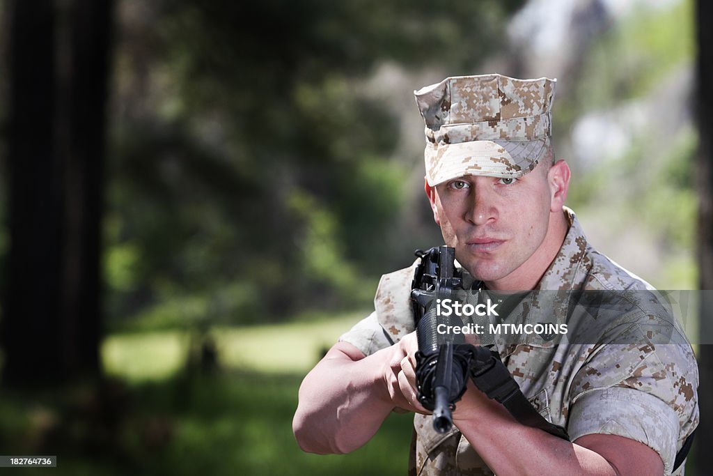 Marine avec fusil - Photo de Adulte libre de droits